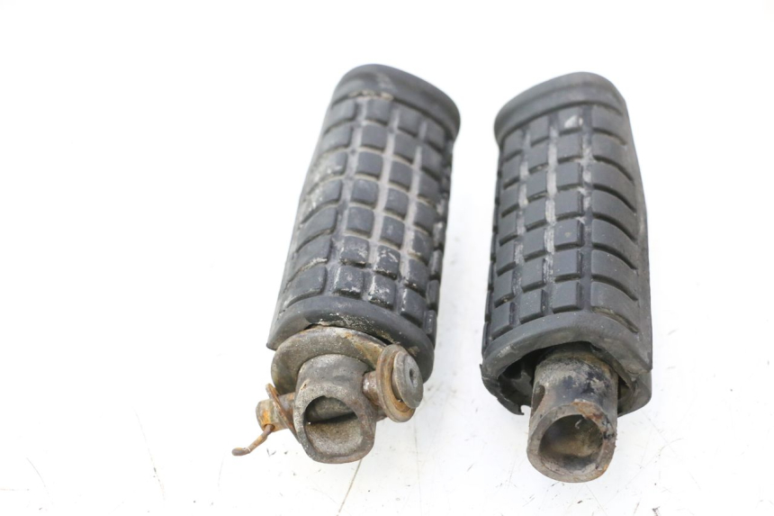 photo de PAAR ACHTERSTE VOETSTEUNEN HONDA XRV AFRICA TWIN 750 (1990 - 1992) - Andere kijkhoek