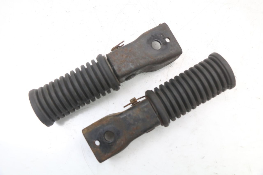 photo de SET ACHTERSTE VOETSTEUNEN SYM XS 125 (2007 - 2016) - Hoofdaanzicht