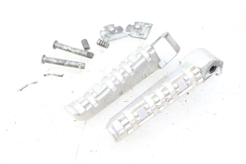 photo de SET ACHTERSTE VOETSTEUNEN YAMAHA YP T-MAX TMAX 530 (2017 - 2020) - Detail van het onderdeel