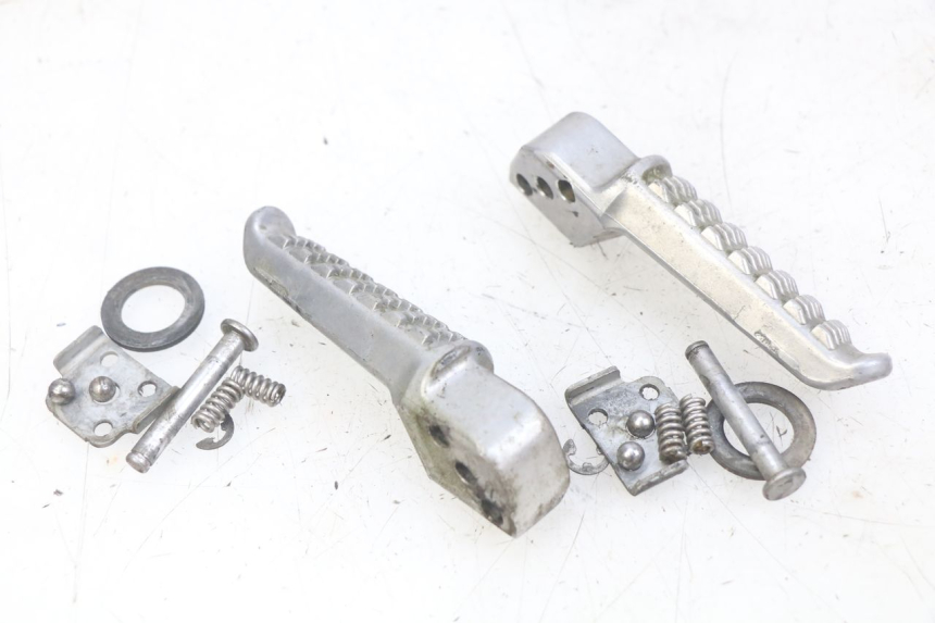 photo de SET ACHTERSTE VOETSTEUNEN KAWASAKI Z 750 (2007 - 2013) - Detail van het onderdeel