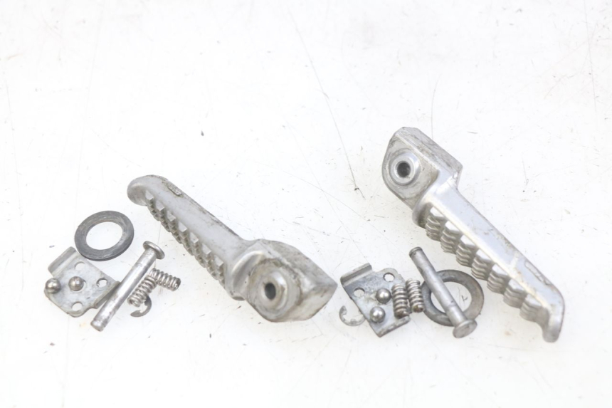 photo de SET ACHTERSTE VOETSTEUNEN KAWASAKI Z 750 (2007 - 2013) - Zoom op gebruiksstaat