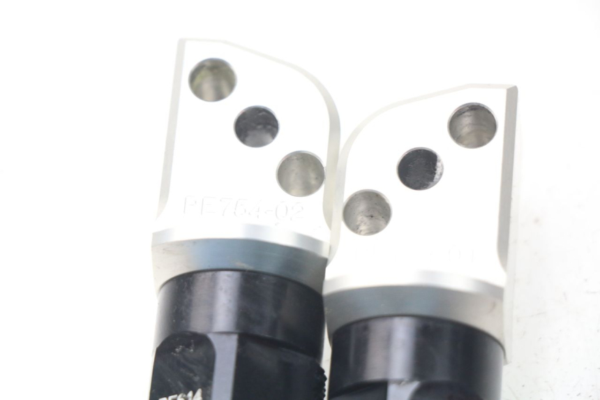 photo de SET ACHTERSTE VOETSTEUNEN KAWASAKI Z Z900 900 (2017 - 2019) - Detail van het onderdeel