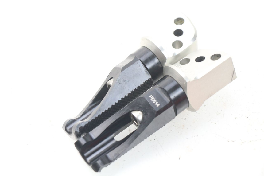 photo de SET ACHTERSTE VOETSTEUNEN KAWASAKI Z Z900 900 (2017 - 2019) - Zoom op gebruiksstaat