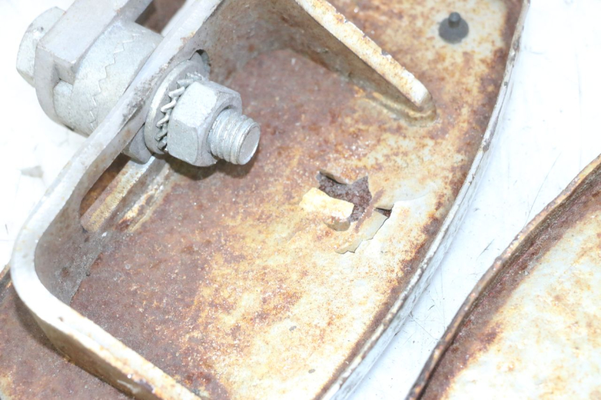 photo de SET VOETSTEUNEN VOORZIJDE HYOSUNG GV AQUILA 125 (2000 - 2009) - Andere kijkhoek