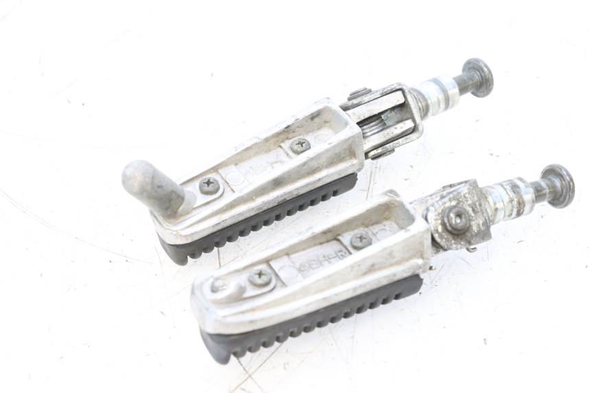 photo de SET VOETSTEUNEN VOORZIJDE YAMAHA FZS FAZER 600 (1998 - 2001) - Zoom op gebruiksstaat