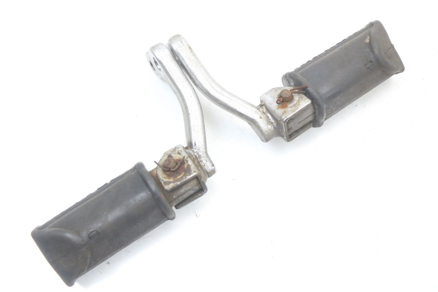 photo de SET VOETSTEUNEN VOORZIJDE SUZUKI GN 125 (1997 - 2000) - Technische close-up