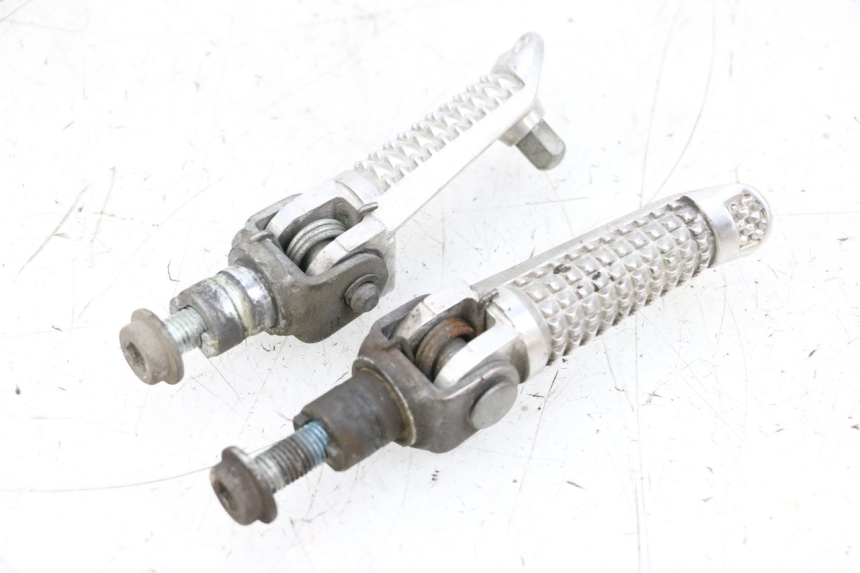 photo de SET VOETSTEUNEN VOORZIJDE SUZUKI GSXR GSX-R 1000 (2003 - 2004) - Technische close-up