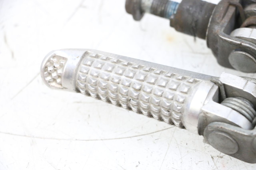 photo de SET VOETSTEUNEN VOORZIJDE SUZUKI GSXR GSX-R 1000 (2003 - 2004) - Bevestigingspunten