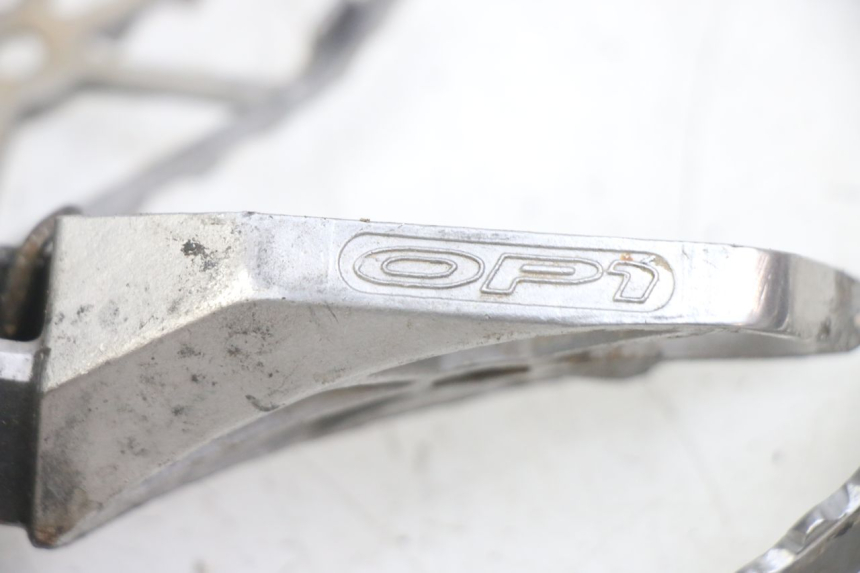 photo de SET VOETSTEUNEN VOORZIJDE KAWASAKI KXF KX-F 250 (2012 - 2014) - Detail van het onderdeel