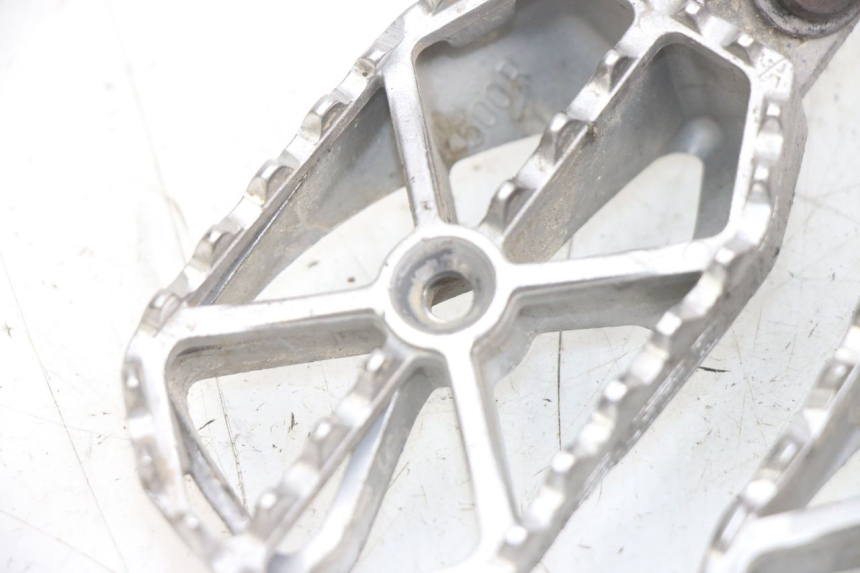 photo de SET VOETSTEUNEN VOORZIJDE KAWASAKI KXF KX-F 250 (2012 - 2014) - Markeringen en referenties