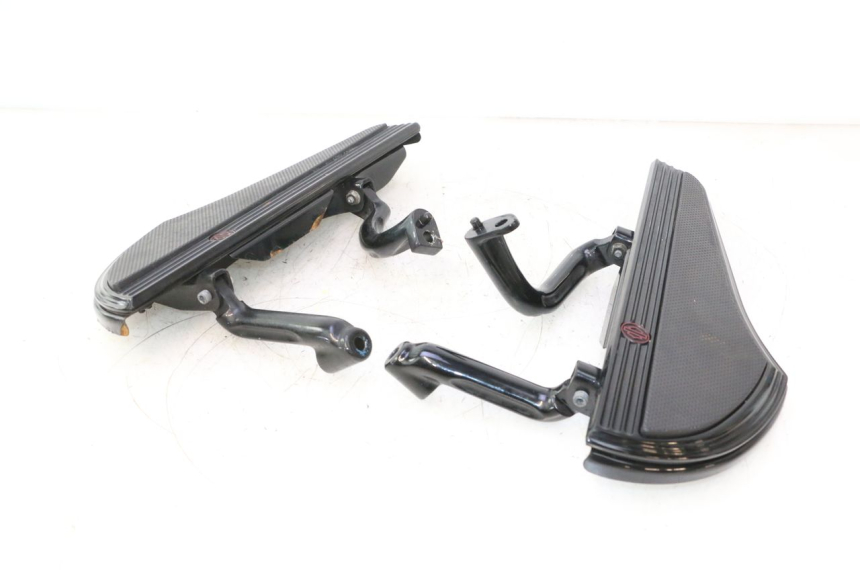 photo de PAAR VOORSTE VOETSTEUNEN HARLEY DAVIDSON ROAD GLIDE FLTRXSE 1920 (2018 - 2022) - Hoofdaanzicht