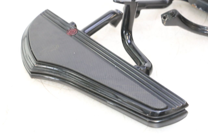photo de PAAR VOORSTE VOETSTEUNEN HARLEY DAVIDSON ROAD GLIDE FLTRXSE 1920 (2018 - 2022) - Zoom op componenten