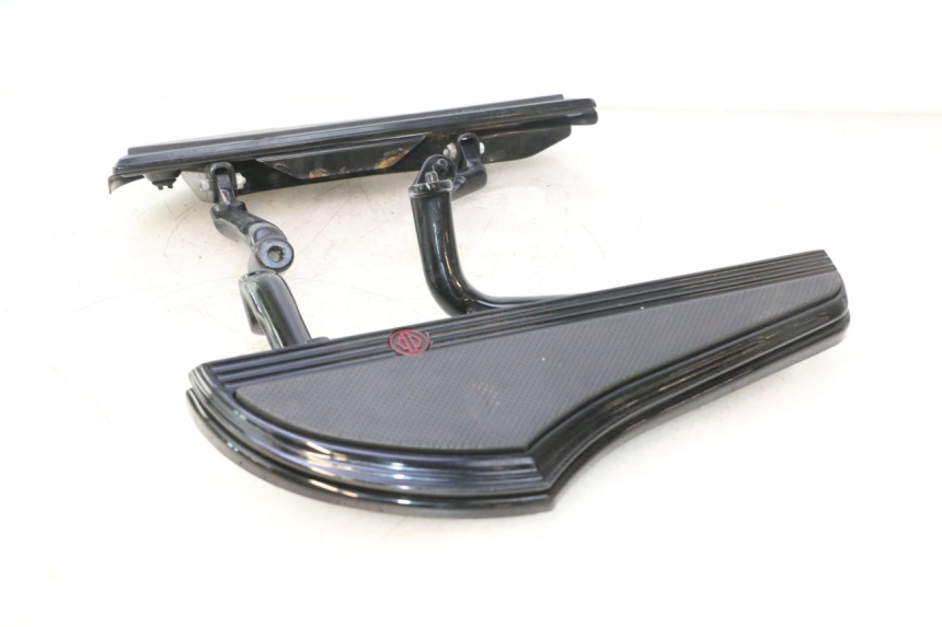 photo de PAAR VOORSTE VOETSTEUNEN HARLEY DAVIDSON ROAD GLIDE FLTRXSE 1920 (2018 - 2022) - Alternatieve hoek
