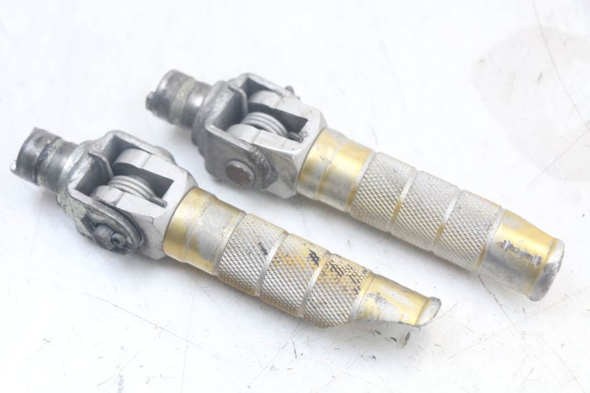 photo de SET VOETSTEUNEN VOORZIJDE SUZUKI SV N 650 (1999 - 2002) - Zoom op gebruiksstaat