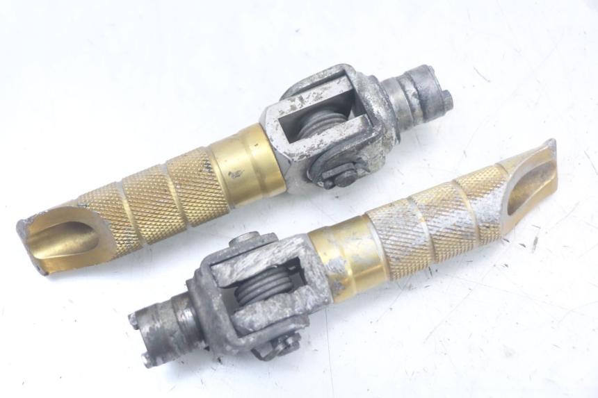 photo de SET VOETSTEUNEN VOORZIJDE SUZUKI SV N 650 (1999 - 2002) - Technische close-up