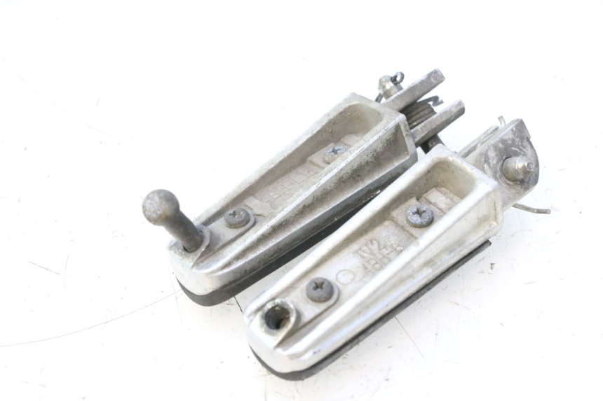 photo de SET VOETSTEUNEN VOORZIJDE YAMAHA TDM ABS 900 (2002 - 2014) - Andere kijkhoek