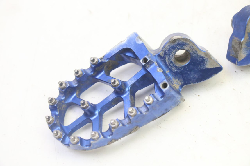 photo de SET VOETSTEUNEN VOORZIJDE YAMAHA YZ-F YZF 250 (2014 - 2018) - Detail van het onderdeel