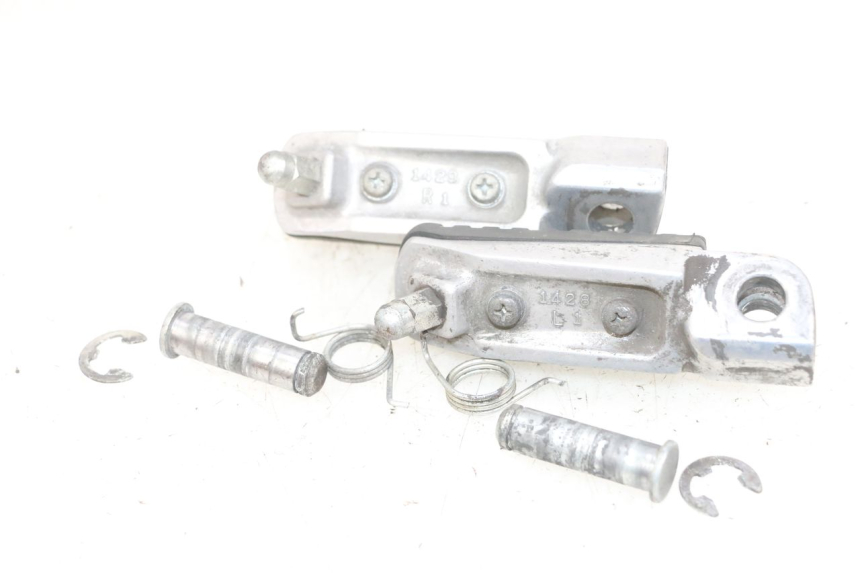 photo de SET VOETSTEUNEN VOORZIJDE KAWASAKI ZR 7 750 (1999 - 2004) - Zoom op gebruiksstaat