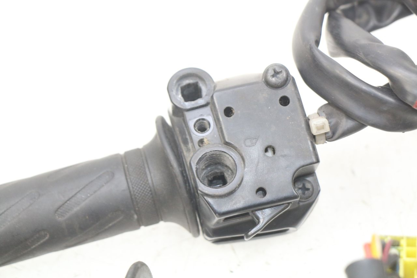 photo de SET SCHAKELAARS SUZUKI BURGMAN 125 (2007 - 2014) - Zoom op gebruiksstaat