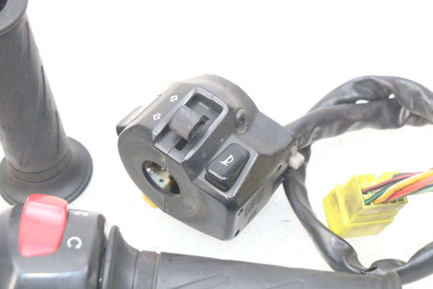 photo de SET SCHAKELAARS SUZUKI BURGMAN 125 (2007 - 2014) - Staat van het oppervlak