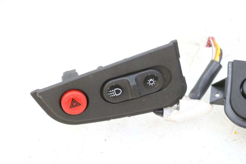 photo de SET SCHAKELAARS PIAGGIO MP3 HPE 310 (2024 - 2025) - Bevestigingspunten