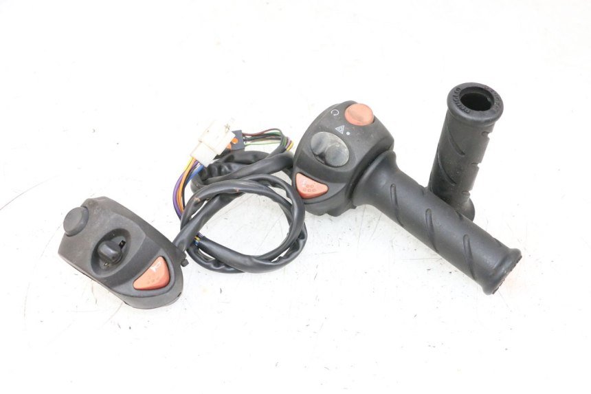 photo de SET SCHAKELAARS PEUGEOT SATELIS 125 (2013 - 2018) - Hoofdaanzicht