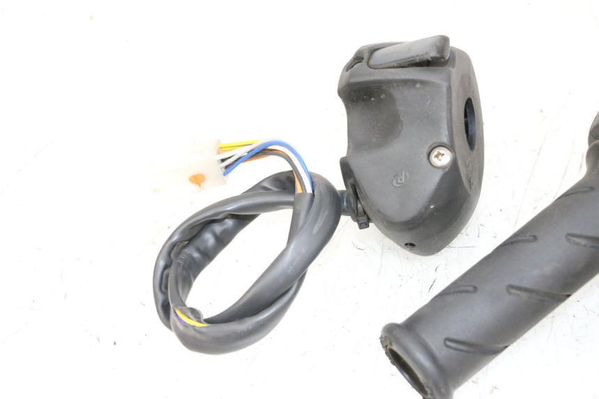 photo de SET SCHAKELAARS PEUGEOT SATELIS 125 (2013 - 2018) - Bevestigingspunten