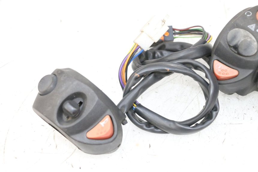 photo de SET SCHAKELAARS PEUGEOT SATELIS 125 (2013 - 2018) - Markeringen en referenties