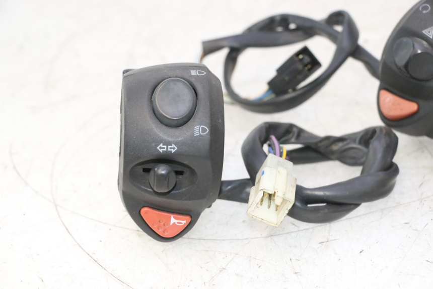 photo de SET SCHAKELAARS PEUGEOT SATELIS 125 (2013 - 2018) - Kenmerkende details