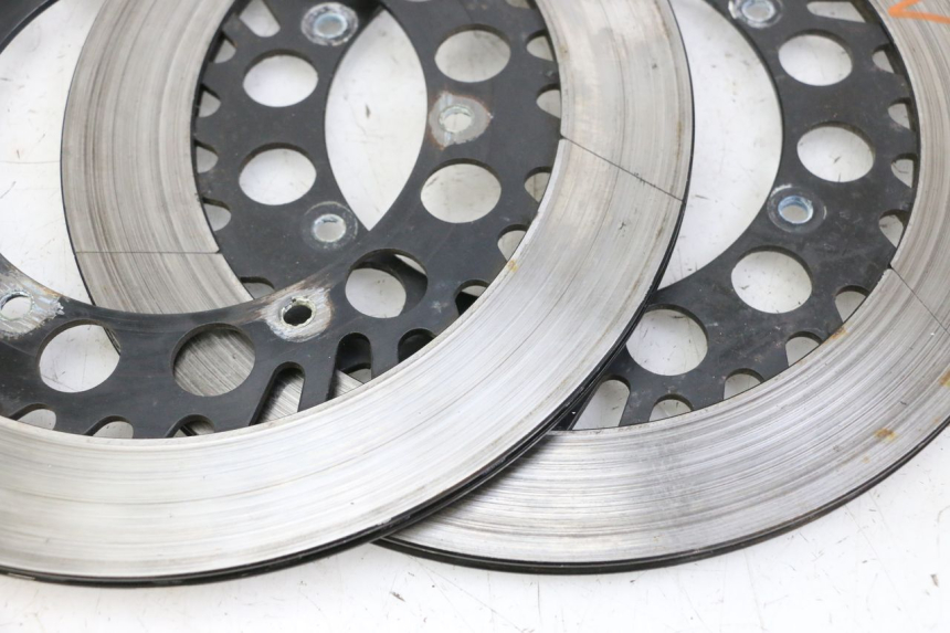 photo de SET VOORSTE REMSCHIJVEN YAMAHA FJ 36Y 1100 (1984 - 1985) - Staat van het oppervlak