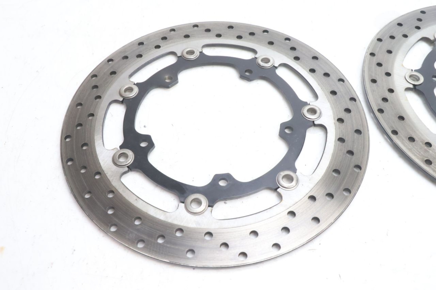 photo de SET VOORSTE REMSCHIJVEN YAMAHA FZ8 800 (2010 - 2016) - Detail van het onderdeel