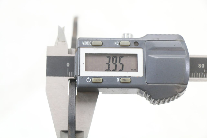 photo de SET VOORSTE REMSCHIJVEN REGAL RAPTOR RAXTER 2 125 (2007 - 2015) - Bevestigingspunten