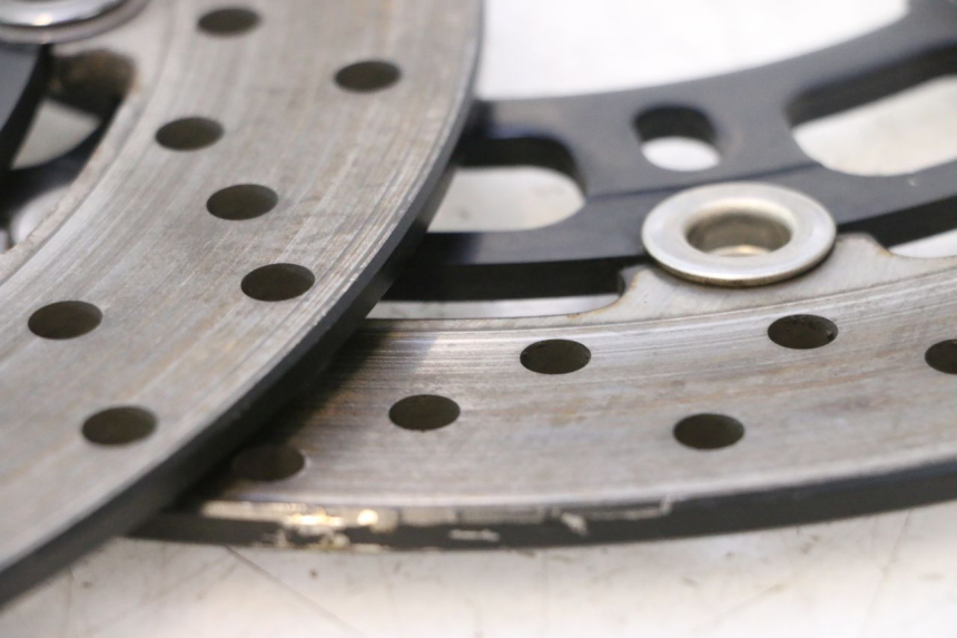 photo de PAAR VOORSTE REMSCHIJVEN YAMAHA YZF R6 600 (2008 - 2009) - Bevestigingspunten