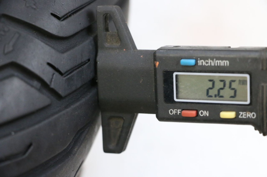 photo de SET VELG PIAGGIO MP3 HPE 300 (2019 - 2026) - Zoom op gebruiksstaat