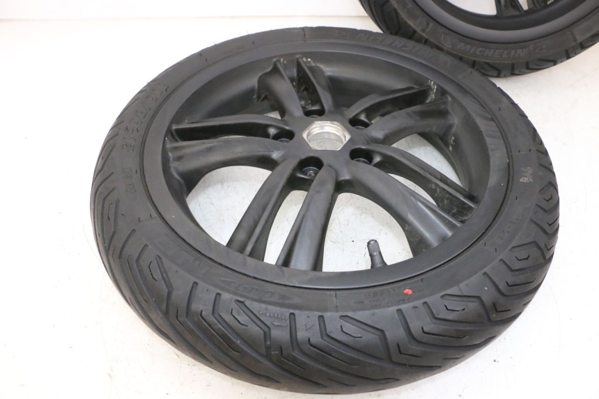 photo de SET VELG PIAGGIO MP3 HPE 300 (2019 - 2026) - Gecontroleerd onderdeel