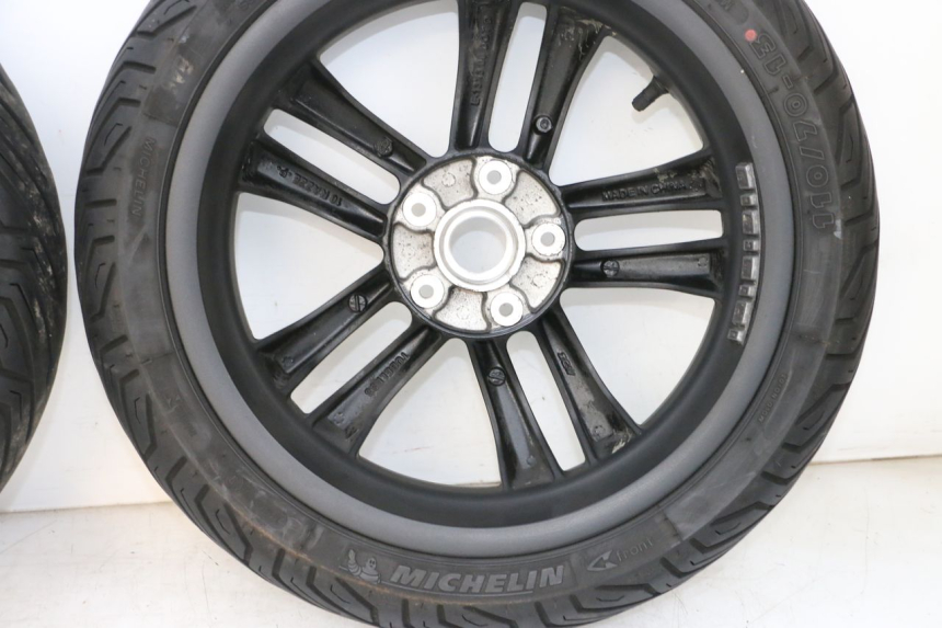 photo de SET VELG PIAGGIO MP3 HPE 300 (2019 - 2026) - Markeringen en referenties