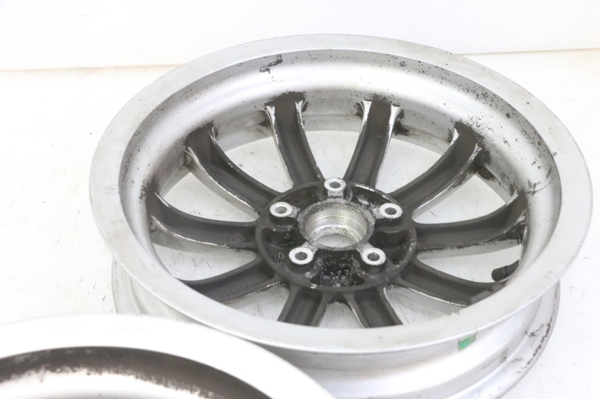 photo de SET VELG PIAGGIO MP3 LT 300 (2010 - 2016) - Technische close-up