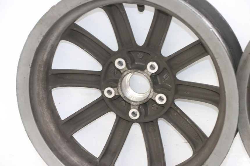 photo de SET VELG PIAGGIO MP3 125 (2006 - 2014) - Kenmerkende details