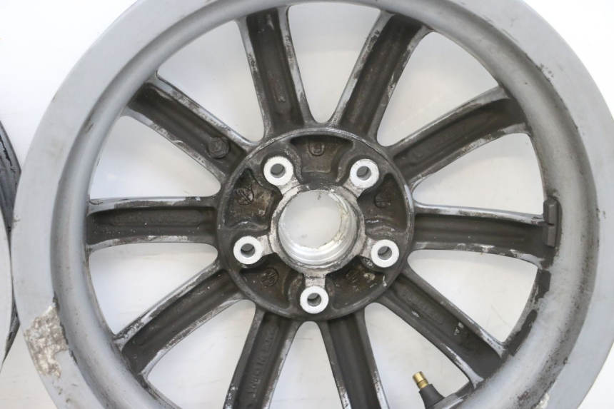 photo de SET VELGEN PIAGGIO MP3 RL 250 (2006 - 2010) - Kenmerkende details