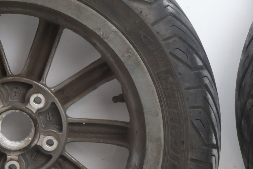 photo de SET VELG PIAGGIO MP3 125 (2006 - 2014) - Focus op structuur
