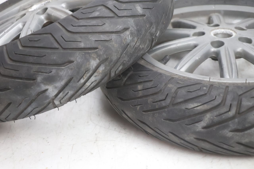 photo de SET VELG PIAGGIO MP3 125 (2006 - 2014) - Bevestigingspunten