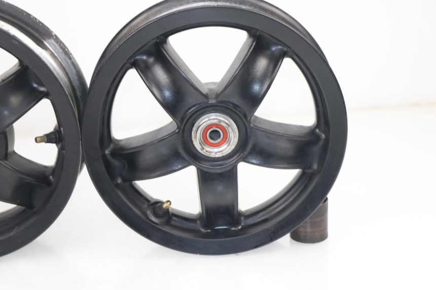 photo de SET VELG PIAGGIO ZIP 2T 50 (2009 - 2019) - Zoom op componenten