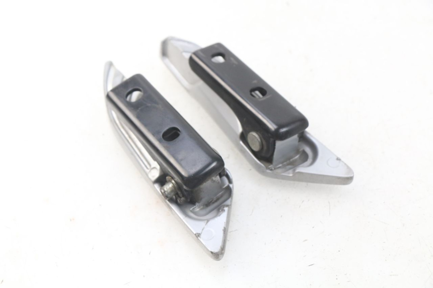 photo de SET ACHTERVOETSTEUNPLAATJES PAAR PIAGGIO LIBERTY IGET 4T 50 (2015 - 2020) - Zoom op gebruiksstaat