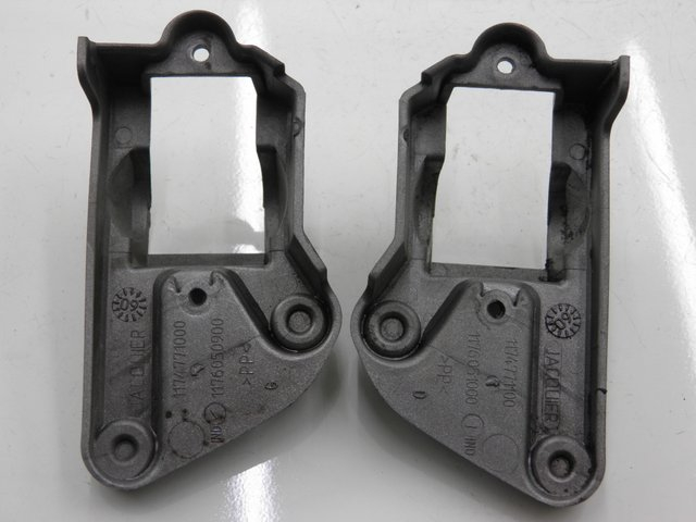 photo de SET ACHTERVOETSTEUNPLAATJES PEUGEOT JET FORCE CARBU 50 (2003 - 2016) - Detail van het onderdeel