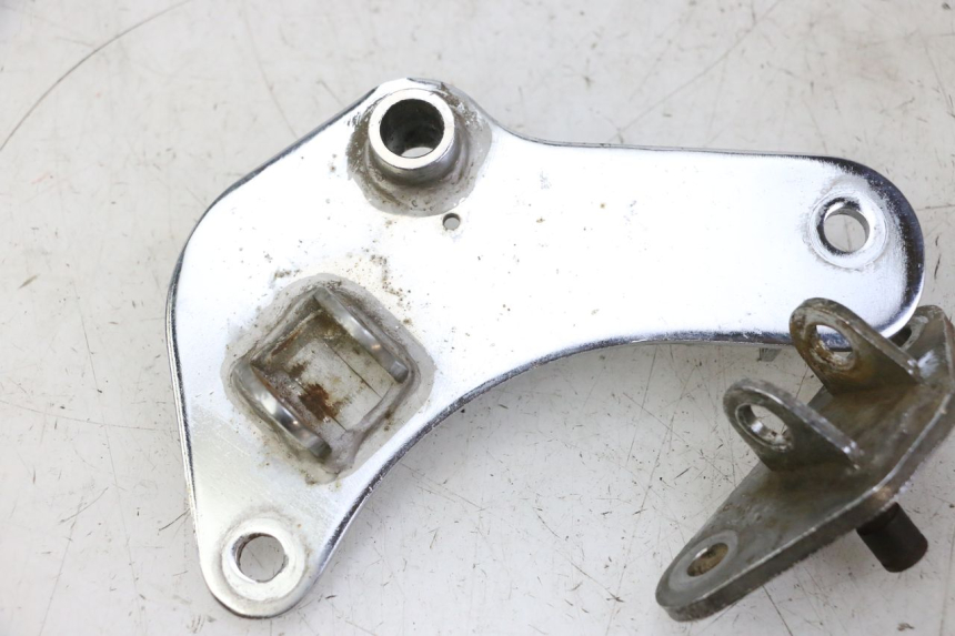 photo de SET VOETSTEUNPLAAT VOORZIJDE HYOSUNG GV AQUILA 125 (2000 - 2009) - Detail van het onderdeel