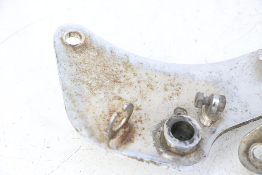 photo de SET VOETSTEUNPLAAT VOORZIJDE HYOSUNG GV AQUILA 125 (2000 - 2009) - Andere kijkhoek