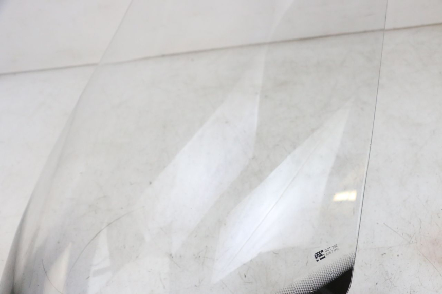 photo de WINDSCHERM SUZUKI BURGMAN 125 (2007 - 2014) - Detail van het onderdeel