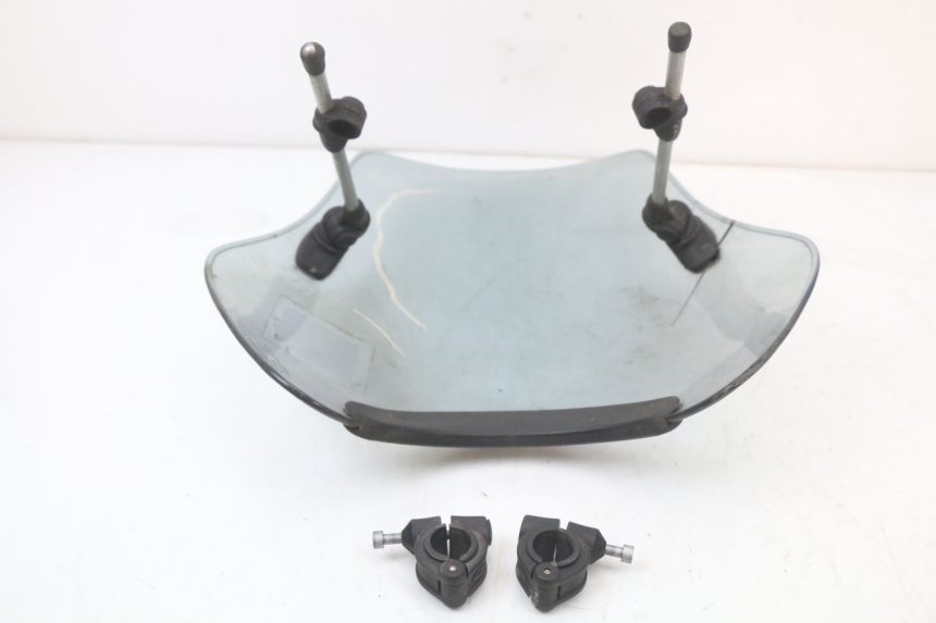 photo de WINDSCHERM SUZUKI GN 125 (1997 - 2000) - Bevestigingspunten