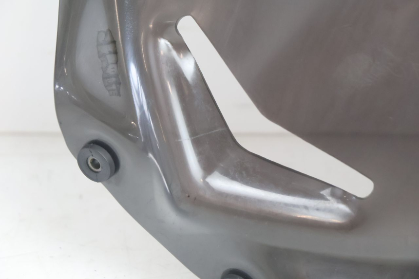 photo de WINDSCHERM PEUGEOT SATELIS 125 (2006 - 2009) - Detail van het onderdeel