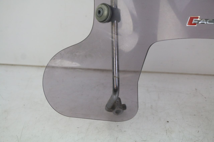 photo de WINDSCHERM PIAGGIO VESPA SPRINT 2T 50 (2014 - 2018) - Zoom op componenten